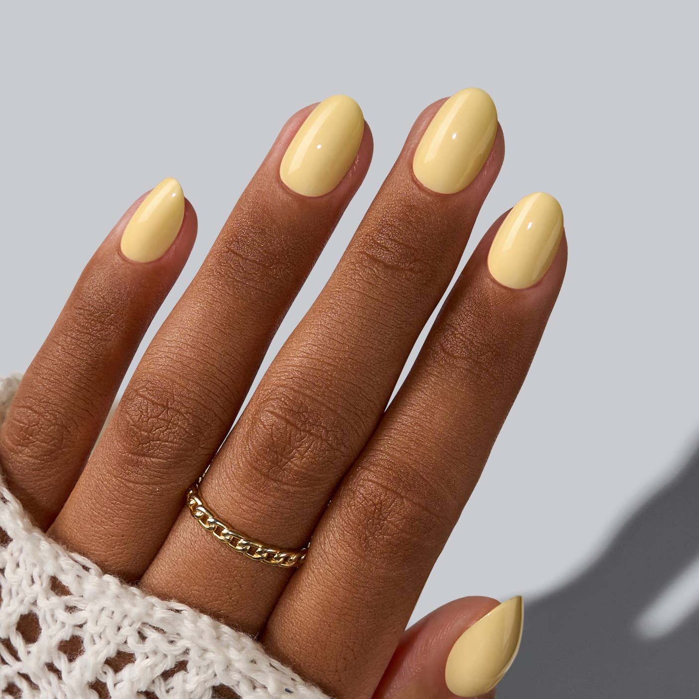 BTArtboxnails in Yellow Round