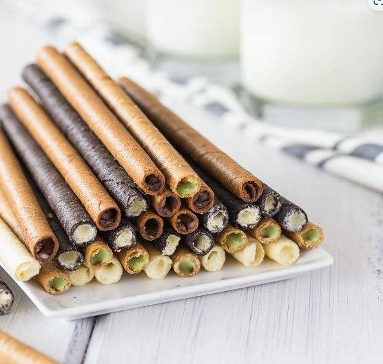 DOLCETTO CHOCOLATE WAFER ROLLS (3 oz canister) - Purses & Pearls